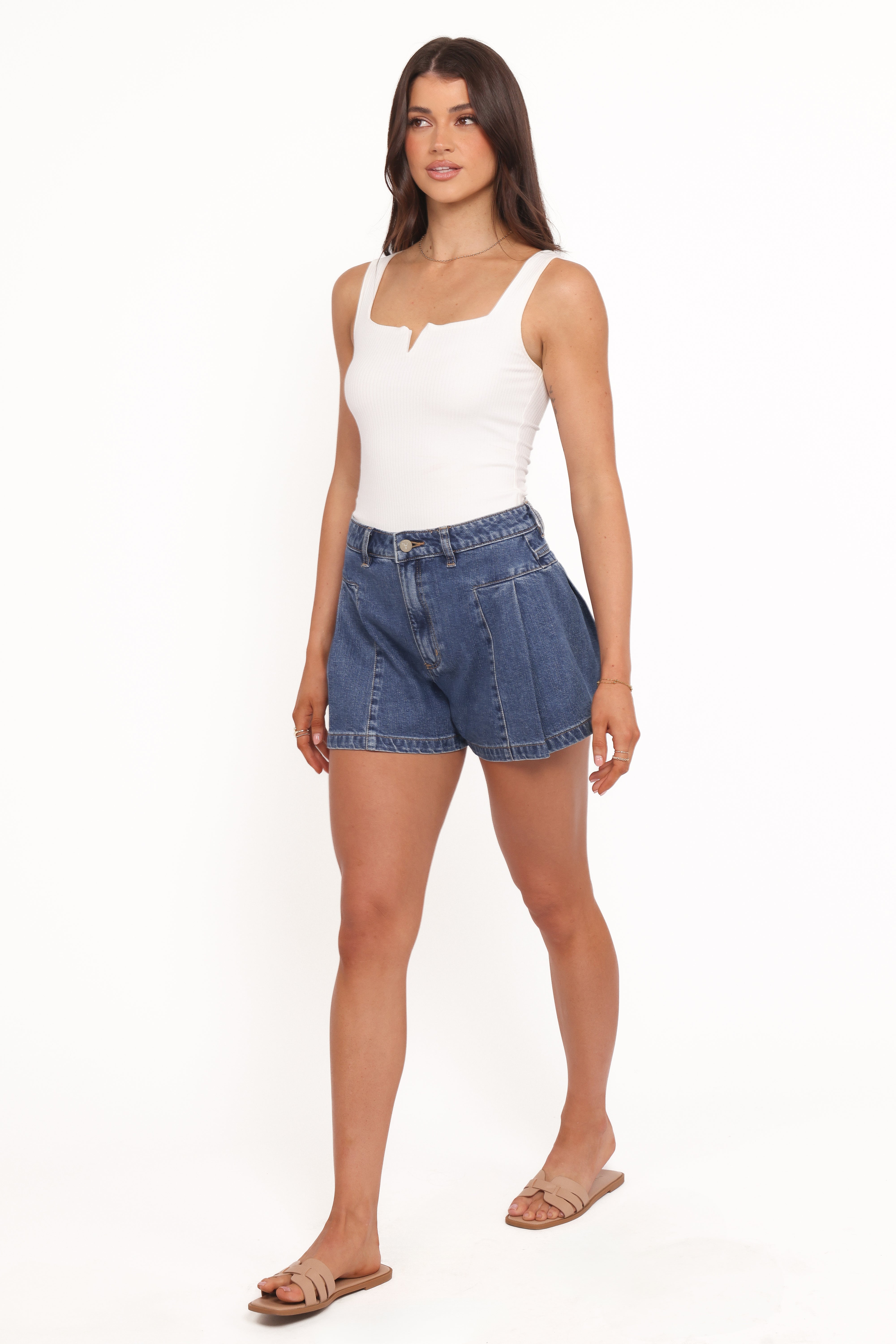 Abrand 94 Pleated Short - Bella